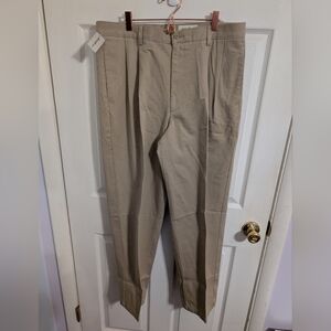 New Eddie Bauer Mens Pants Khaki Beige Wrinkle Resistant Two Pleat Size 36x30